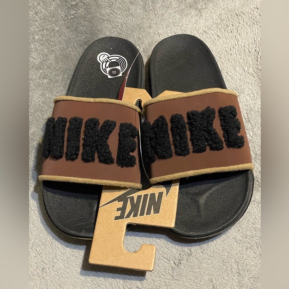 Nike OffCourt Slide SE NA size 10 DQ4672 200 new faux fur